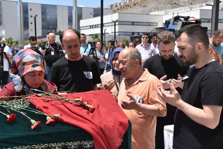 OLAYLA İLGİLİ 1 TUTUKLAMA