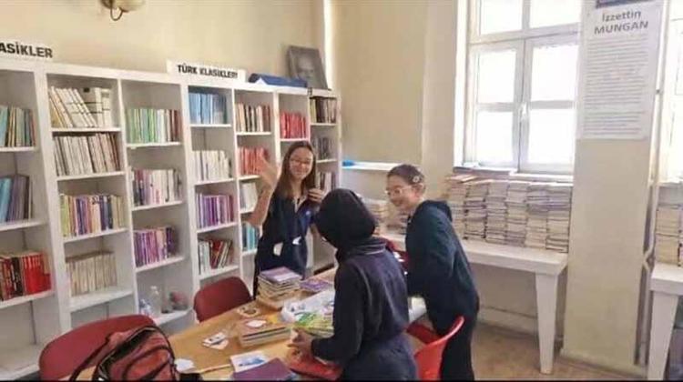 ASYA TAKSİ TUTUP, 400 KİTAP GETİRDİ