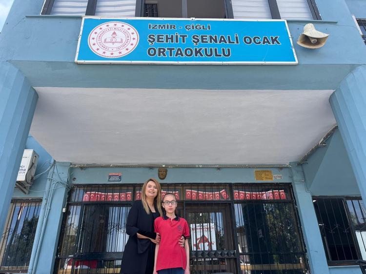 HAFIZASINA KAZIYARAK BAŞARI İLE ÇALABİLİYOR