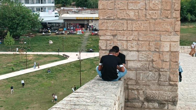 ‘HER BİR ADIMIMIZDA BİR BATAKLIKLA, BALÇIKLA KARŞILAŞIYORUZ’