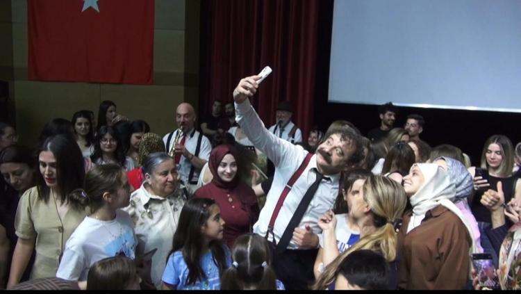 ‘BURAYA GELİP OYNADIĞIM İÇİN İNANILMAZ MUTLUYUM’