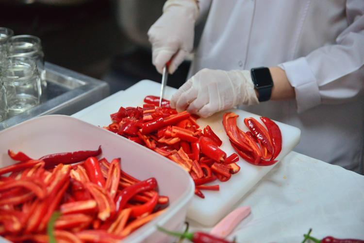 ‘İLK BAŞTA ŞAŞIRIYORLAR, TADINCA BEĞENİYORLAR’