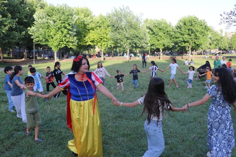 TÜM ÇOCUKLARI DA MUTLU ETMEK İSTEDİK