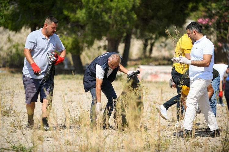 GÜNDE 4 TON ÇÖP TOPLANIYOR