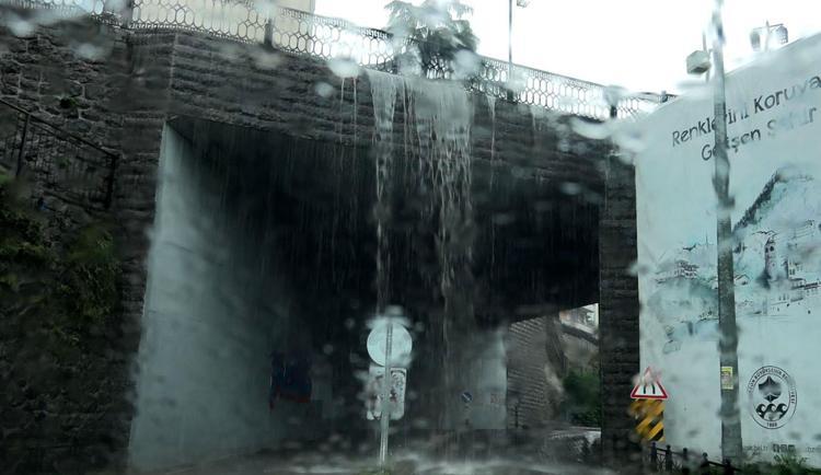 EKİPLERDEN SEL MESAİSİ