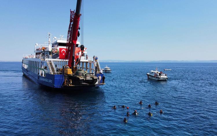 SAROS BİR BÜTÜN OLARAK ELE ALINMALI