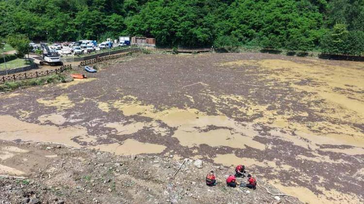 SEL GİTTİ ÇÖPÜ KALDI