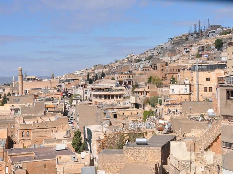 ‘MARDİN’E HAYRAN KALDIK, ADETA BÜYÜLÜYOR’