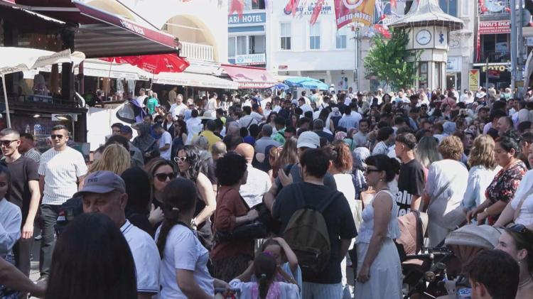 BAYRAMIN İKİNCİ GÜNÜNDE ADALARA ZİYARETÇİ AKINI