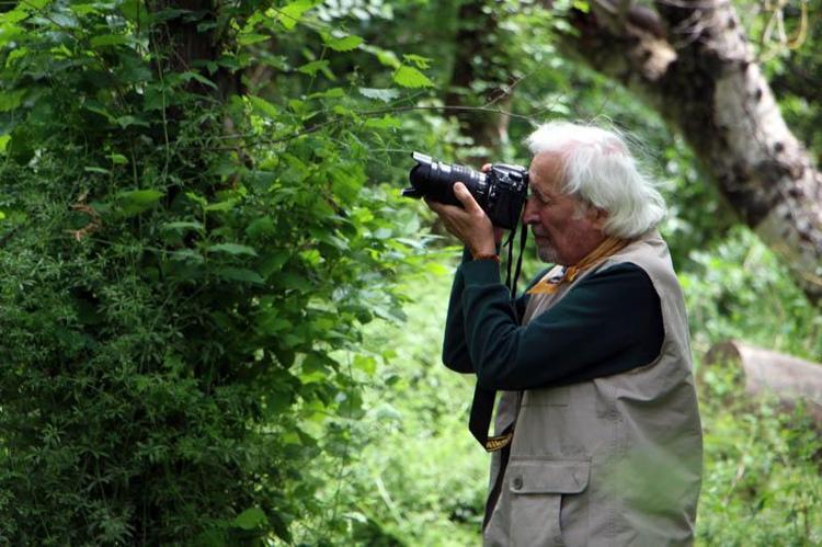 FOTOĞRAFLARINI GENÇLERLE PAYLAŞIYOR