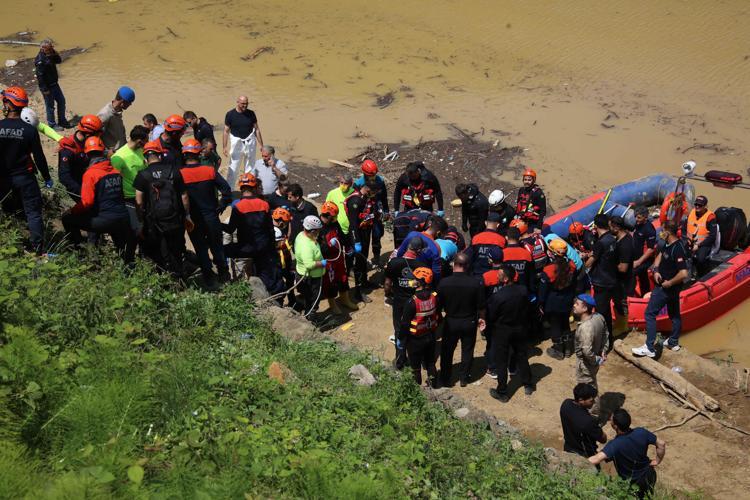 SERA GÖLÜ KIYISINDA BULUNDU
