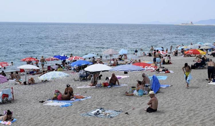 ÇOCUKLAR EĞLENİYOR, BİZ MANGAL YAPIYORUZ