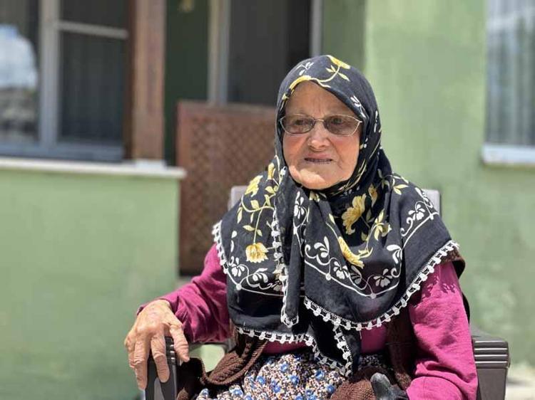 KÖYÜN ADINDAN MEMNUNUM, KÖYÜ SEVİYORUM