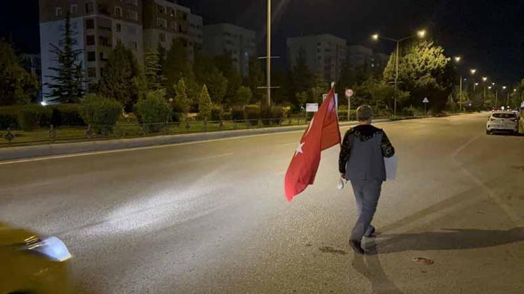 ‘BEN ÇOCUKLARIMI ARKADA BIRAKTIM’