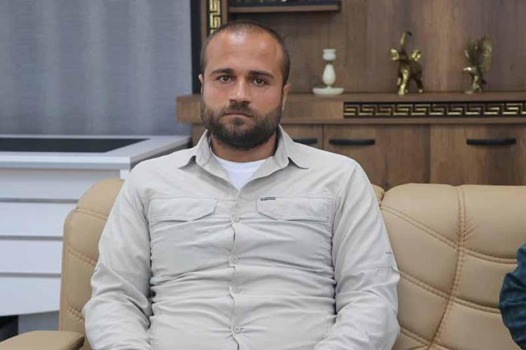 ‘ELLERİNİ KOLLARINI SALLAYARAK DIŞARIDA GEZİYORLAR’