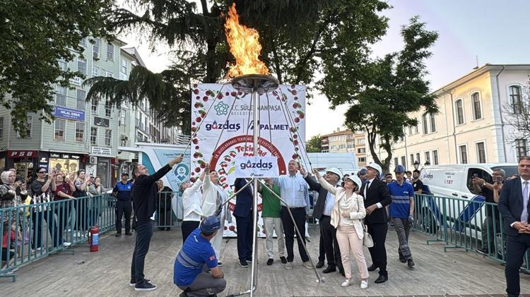 KORTEJ YÜRÜYÜŞÜ YAPILDI, FESTİVAL ATEŞİ YAKILDI
