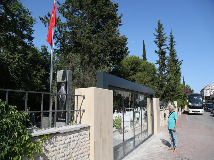 YANARDAĞ LAVLARINDAN OLUŞAN TAŞ KULLANILDI