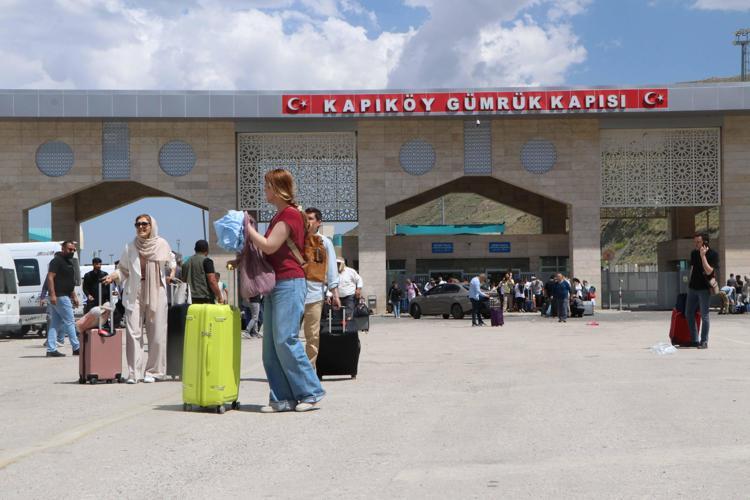 ÖLMEK DE OLSA YİNE ÖZ VATANIMIZDA ÖLELİM