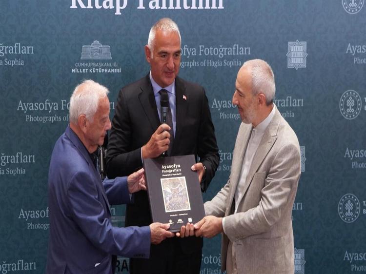 AYASOFYA FOTOĞRAFLARI ESERİNİ BÜTÜN İLGİLİLERİN İSTİFADESİNE SUNMAKTAN MUTLULUK DUYUYORUZ