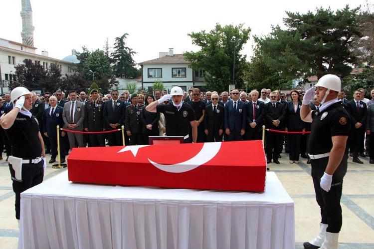 DEVLETİNE VE MİLLETİNE ŞEREFİYLE, NAMUSUYLA HİZMET ETTİ