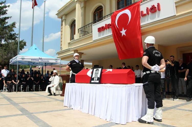 İNSANLARIN GÖNLÜNE TAHT KURDU
