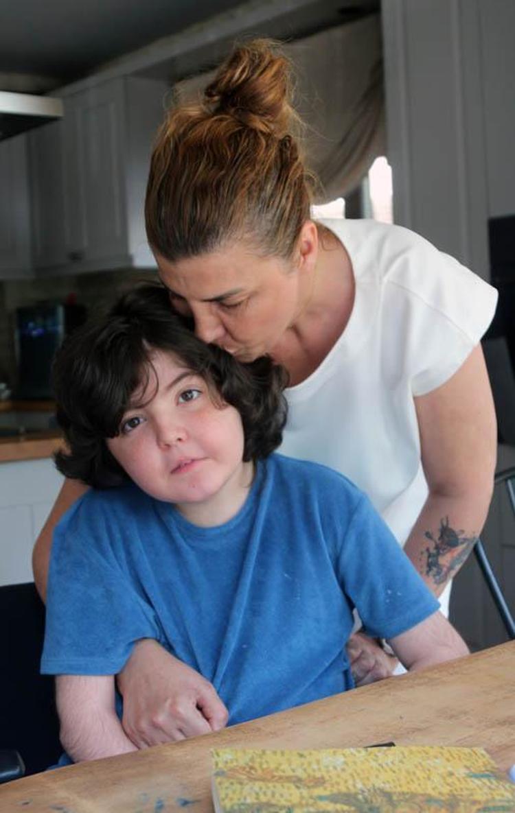 KAMPANYA İÇİN RESİM ÇİZİYOR