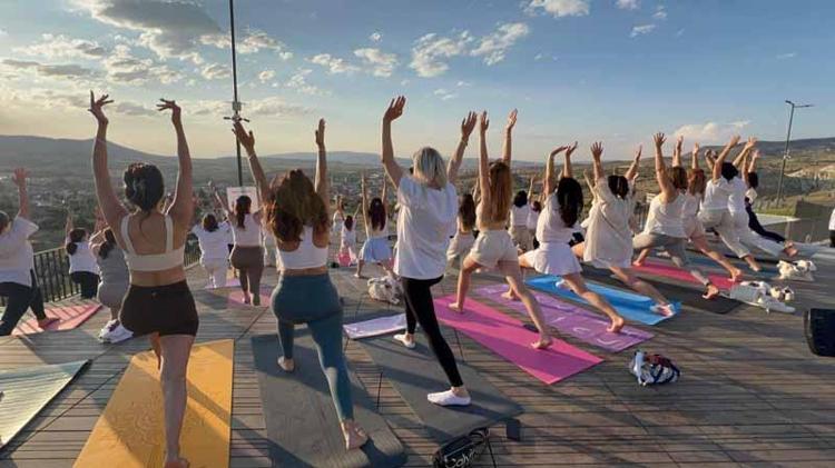 TARİHİ MEKANDA YOGA