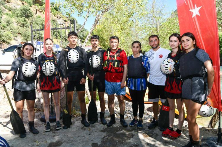 ÜLKEMİZİN PARLAYAN YILDIZI OLMASI İÇİN ÇABA GÖSTERECEĞİZ