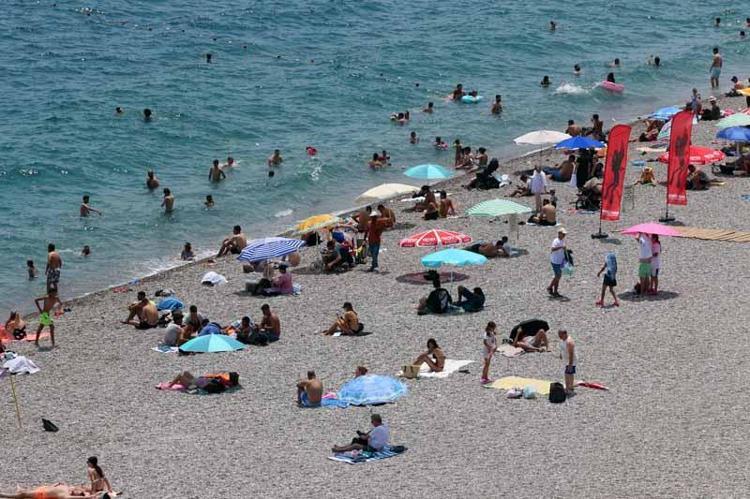 KONYAALTI SAHİLİ HARİKA GÖRÜNÜYOR