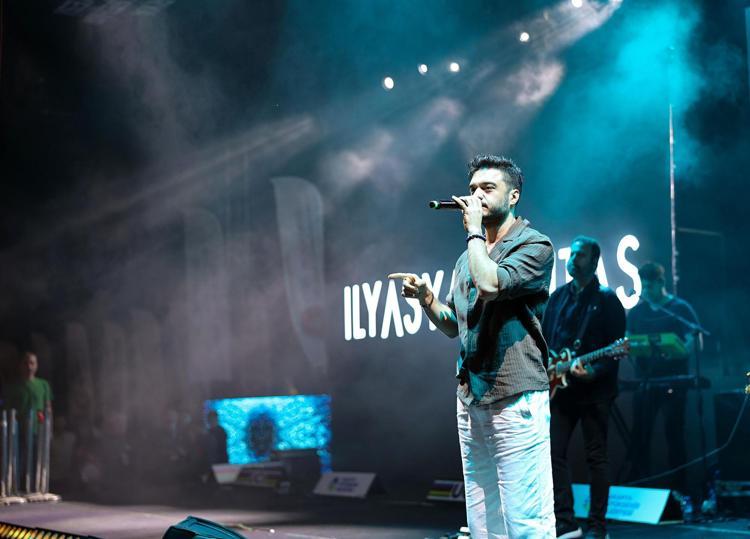 İLYAS YALÇINTAŞ KONSERİ VE SAHNE ŞOVLARIYLA ŞÖLEN