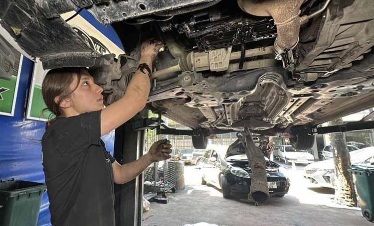 ŞİMDİ YALNIZ BAŞIMA ÇALIŞIYORUM