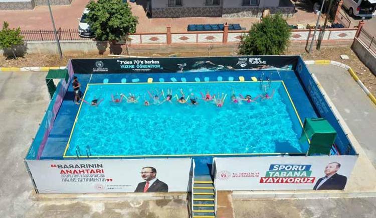 100 BİNE YAKIN KİŞİ YÜZME ÖĞRENİYOR