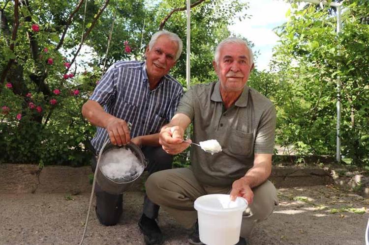 NOSTALJİK ŞEKİLDE DOLDURUYORUZ