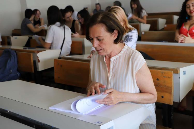 SINIF ARKADAŞLARIM HOCAM DİYE HİTAP EDİYOR