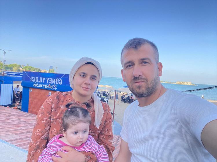 GÖZÜMÜN ÖNÜNDE ERİYOR