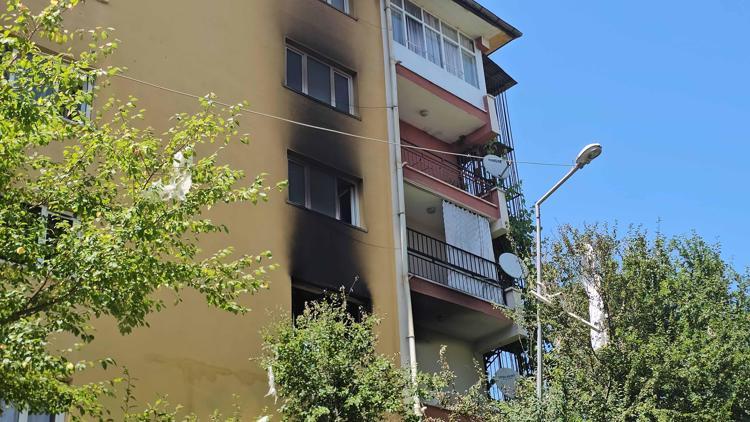DUVARLARDA YANIK İZLERİ GÖRÜLÜYOR