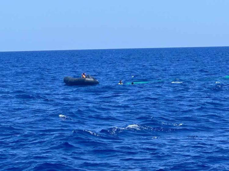 5 BİN FİT YÜKSEKLİKTEN PARAŞÜTLE ATLADILAR