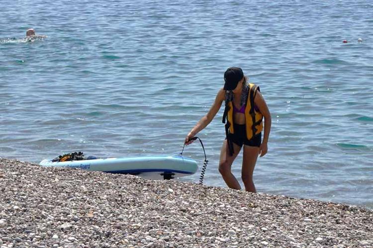 SAHİLDE VATANDAŞLAR DA RAHATSIZ