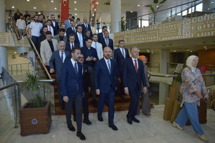 BİR USTA YAPTIĞI İŞE, BİR ÖĞRENCİ OKUDUĞU KİTABA DEĞER VERMİYOR