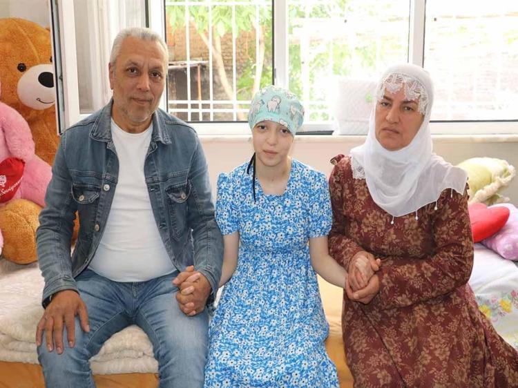 ABLASININ MEZARINA DEFNEDİLDİ