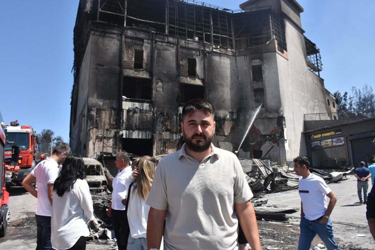 ELLERİMİZ KESİLDİ