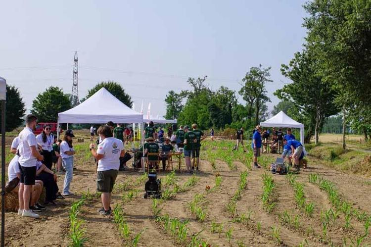 MUTLU VE GURURLUYUZ’
