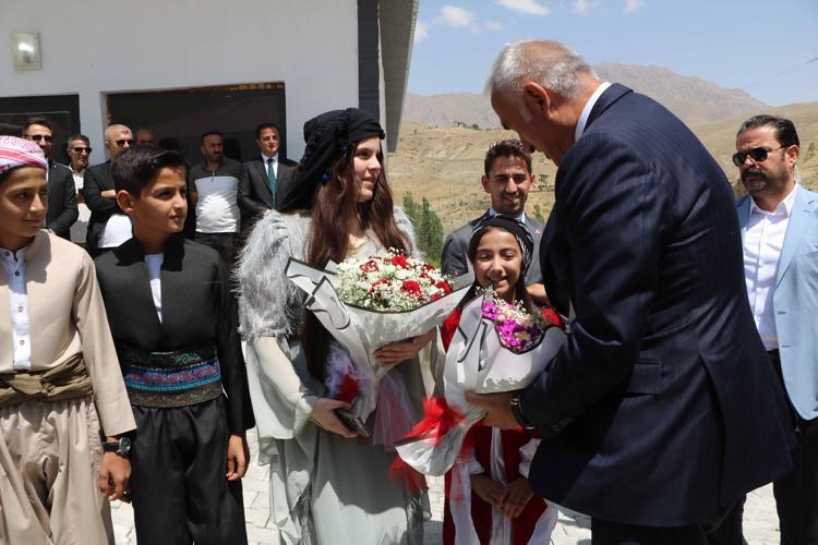 ‘ÖNCELİĞİMİZ HAKKARİYİ NASIL KALKINDIRABİLİRİZ’