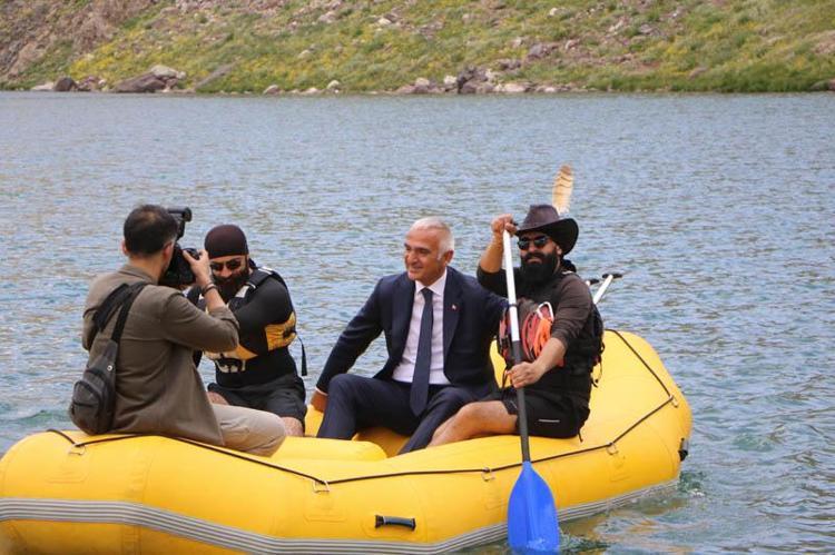 BAKAN ERSOY, BOTLA GEZİNTİ YAPTI