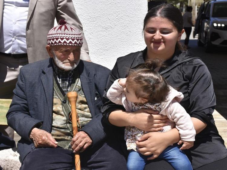 DEDEMİZİ ÇOK SEVİYORUZ