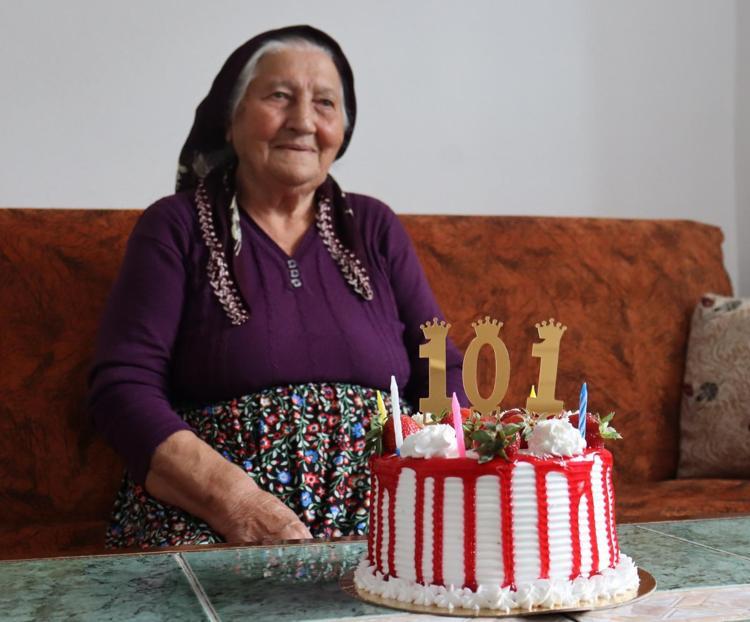 VALİ BAKAN: TEYZEMİZ KOCA BİR ÇINAR