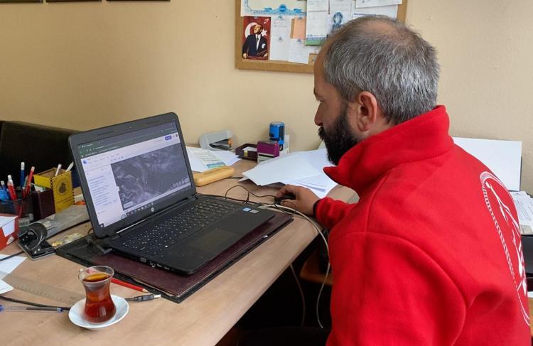 UÇAĞI GÖRÜNCE HERKES KOŞMAYA BAŞLADI