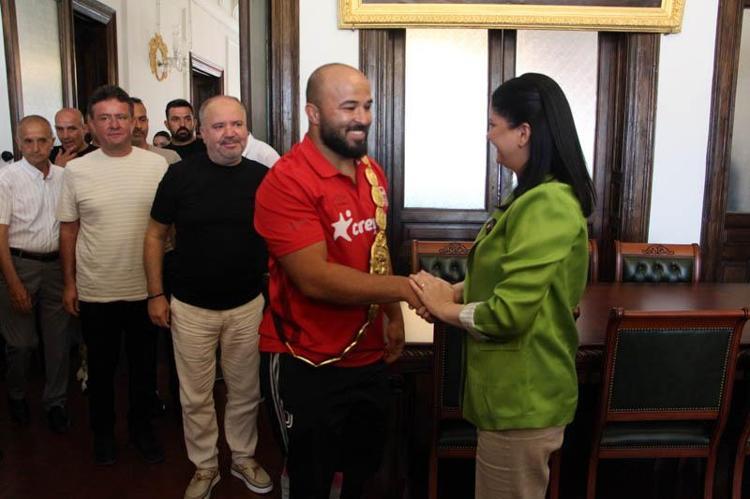 ‘KEMERİN EBEDİ SAHİBİ OLMAK İSTİYORUM’