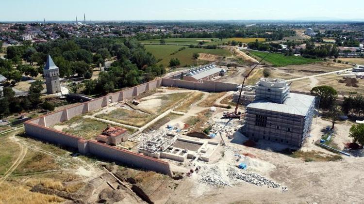 17, 18 VE 19UNCU YÜZYILA AİT KALINTILAR VAR