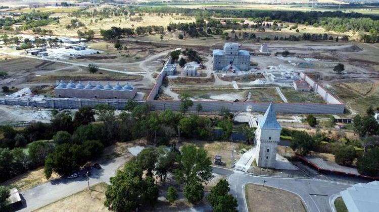 ÇALIŞMALARI GÜNLÜK 300 ÇALIŞANLA YÜRÜTÜYORUZ